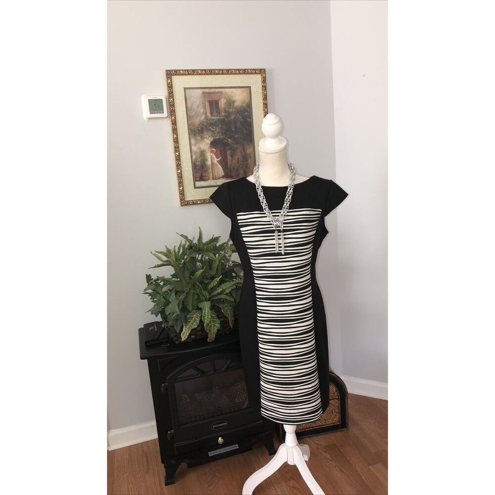 Gabby Skye Women's‎ Black And White Striped Sleeveless Sheath Dress, Size 10